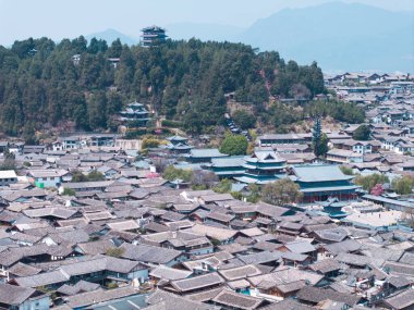 Geleneksel evleri olan tarihi Dali Eski Kasabası 