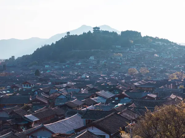 Geleneksel evleri olan tarihi Dali Eski Kasabası 