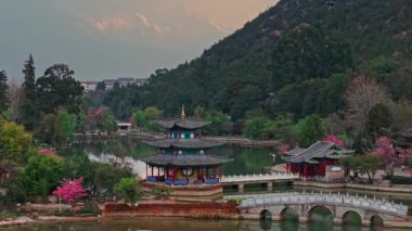 Fil Dağı 'ndaki Siyah Ejder Havuzu Parkı.