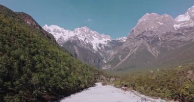 Yeşim Ejder Kar Dağı, Lijiang Gölü, Yunnan, Çin