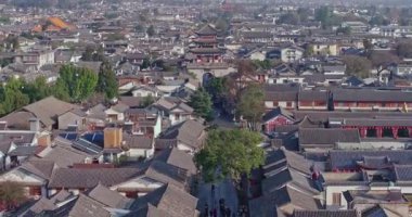 Dali eski kasaba mimarisi. Evlerin ve tapınakların havadan çekimleri 