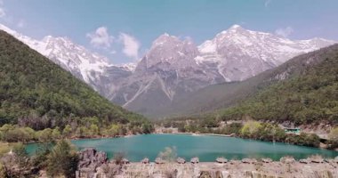 Yeşim Ejder Kar Dağı, Lijiang Gölü, Yunnan, Çin