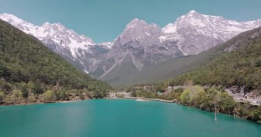 Yeşim Ejder Kar Dağı, Lijiang Gölü, Yunnan, Çin