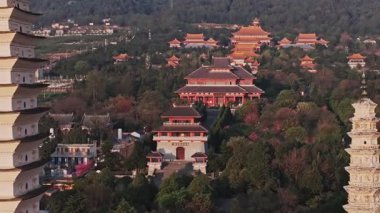 Dali 'nin eski kasaba mimarisi ve üç pagoda kültür mirasının video görüntüleri. 