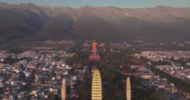 Tarihi Dali eski kasaba mimarisi ve Üç Pagoda 'nın manzaralı görüntüleri  