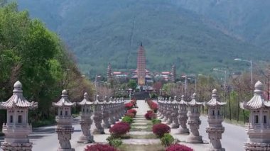 Dali 'nin Eski Kasabası Yaz boyunca Üç Pagoda ile 
