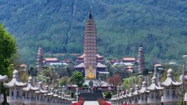 Dali 'nin Eski Kasabası Yaz boyunca Üç Pagoda ile 