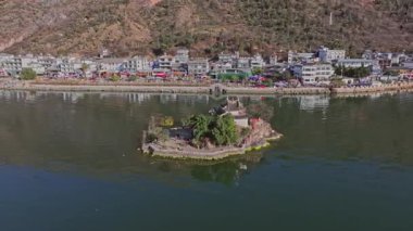 Dali, Çin, Erhai Gölü, Jinsuo Adası ve Guanyin Tapınağı. 