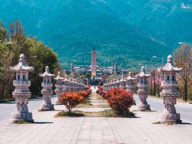 Dali 'nin Eski Kasabası Yaz boyunca Üç Pagoda ile 