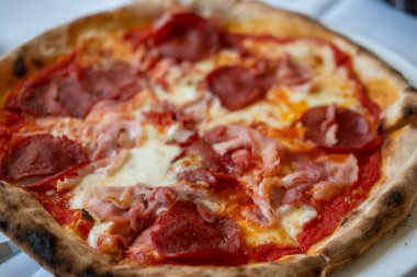 masaya pizzadan kapat.