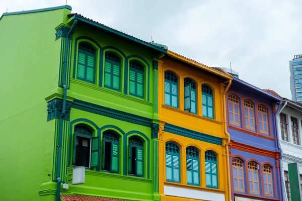 stock image Colorful building in Haji Lane, Singapore. It is known for it's shops, attracting many tourists and young people