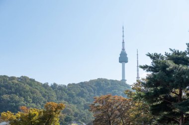Güney Kore, Seul 'deki Nam Dağı' nda bulunan N Seul Kulesi ya da Namsan Kulesi manzarası.