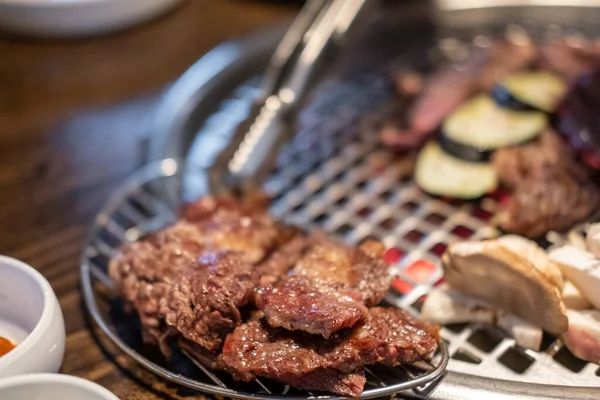 Churrasqueira Estilo Coreano Churrasqueira Carne Rara Com Foco Suave — Fotografia de Stock