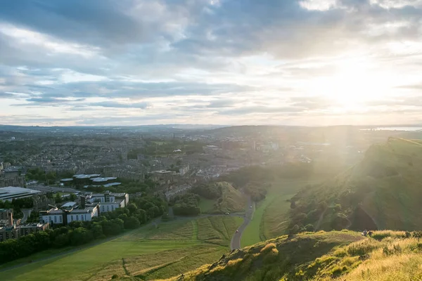 Arthur 'un koltuğundan İskoçya, Edinburgh manzarası