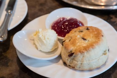 Reçelli çörek. Yaklaş, yumuşak odaklan..