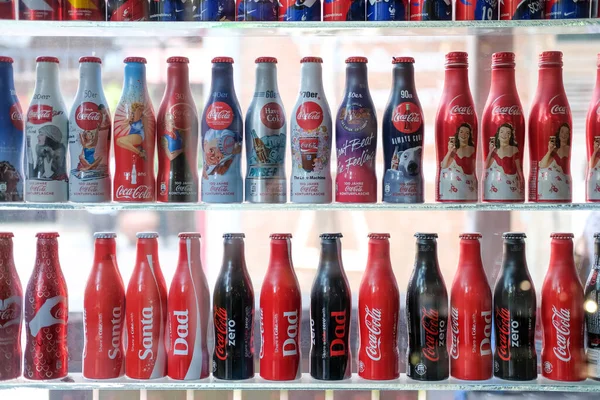Bangkok Tailandia Marzo 2019 Varios Tipos Botella Coca Cola Una —  Fotos de Stock