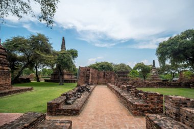 Wat Phra Ram, Ayutthaya 'nın Tayland' daki tarihi parkın içindeki şehir adasında restore edilmiş bir tapınak harabesi.