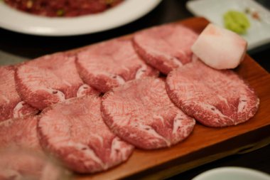 Kore usulü Barbekü Izgara Barbekü Az pişmiş sığır dili eti