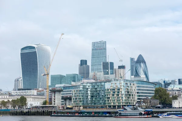 Взгляд Лондона Деловой Современный Район — стоковое фото