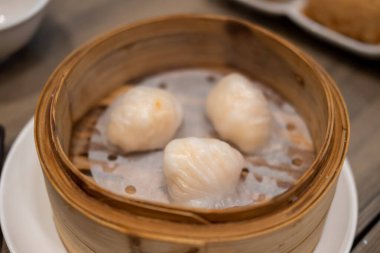 Har gow, geleneksel Çin mantısı Dim Sum olarak servis edilir. Çin yemeği.