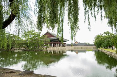 Güney Kore, Seul 'deki Gyeongbokgung Sarayı' ndaki Kraliyet Şölen Salonu (Gyeonghoeru)