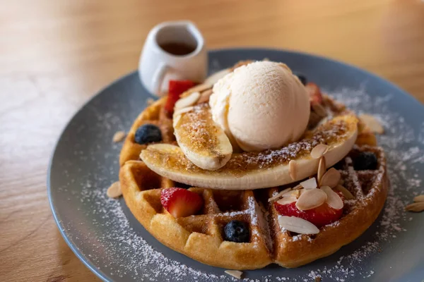Waffle Ice Cream Blueberry Strawberry Banana Honey Served Plate — Stock Photo, Image