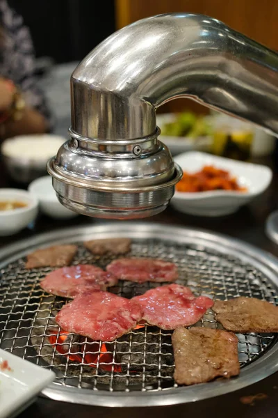 Churrasqueira Estilo Coreano Churrasqueira Carne Língua Carne Rara Com Foco — Fotografia de Stock