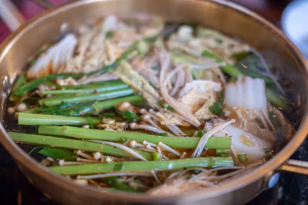 Baharatlı çorba ile sıcak tencere