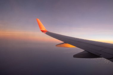 10 Temmuz 2022 - Seul, Güney Kore: Jeju Havayolları gökyüzünde kara manzaralı. Güney Kore 'nin ilk ve en büyük düşük maliyetli havayolu şirketi.