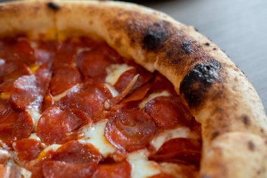 Pepperoni Pizza 'nın kapağını kapat..