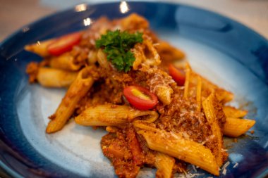 Makarna Bolonez, İtalyan mutfağında et bazlı bir sos. Tabakta servis edilir.