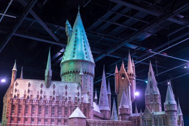 Londra, İngiltere - 18 Kasım 2017: Warner Brothers Studio 'daki Hogwarts modeli, Londra Leavesden Studio' daki Harry Potter yapımı.