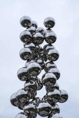Seul, Güney Kore - 3 Eylül 2023: Leeum Samsung Sanat Müzesinde Anish Kapoor 'un Uzun Ağaç ve Göz Heykeli
