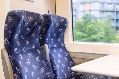 Glasgow, Birleşik Krallık - 1 Eylül 2017: İskoç bölgesel ve banliyö demiryolu hizmetleri için kullanılan marka olan Scotrail treninin içinde oturmak