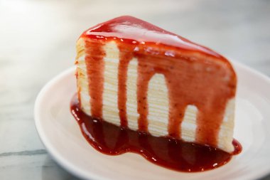 Tabakta çilekli krep var.