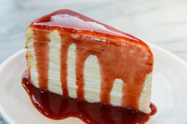 Tabakta çilekli krep var.