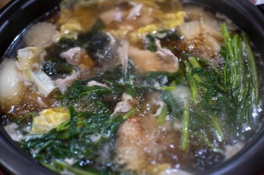 Biftek, sebzeli ve etli çorba.