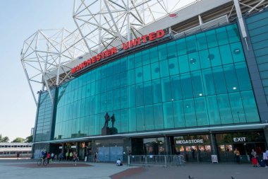 Manchester, İngiltere - 19 Temmuz 2016: Old Trafford stadyum Manchester United ev. Birleşik Krallık'ta herhangi bir futbol takımının en büyük kulübü stadyum olduğunu