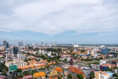 Phnom Penh, Kamboçya - 23 Kasım 2024: Metropolitan bölgesindeki Phnom Penh 'in havadan görünüşü