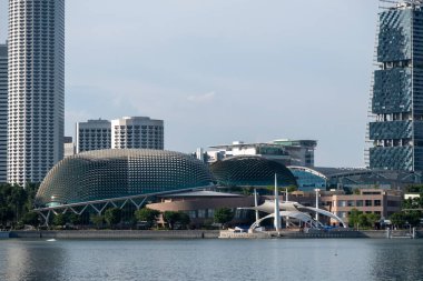Singapur - 20 Ekim 2022 Esplanade, Körfezdeki Tiyatro. Singapur 'un merkezinde Singapur Nehri' nin ağzının yakınında yer alan bir sahne sanatları merkezidir.