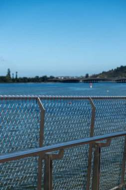 Perth, Avustralya 'daki Güney Perth manzaralı Elizabeth Quay Köprüsü.