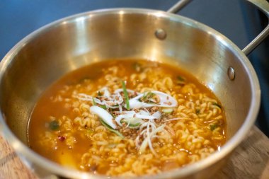 Ramyeon, Kore usulü erişte.