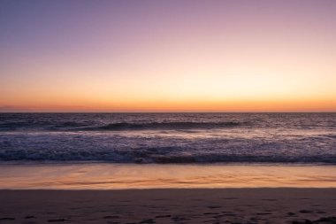 Perth, Avustralya 'daki Scarborough Sahili' nin gün batımı manzarası