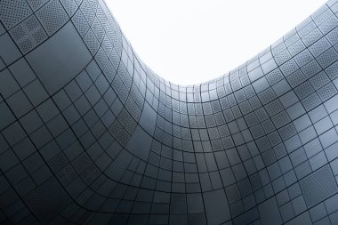 Güney Kore, Seul 'deki Dongdaemun Design Plaza veya DDP ön cephe kaplaması delinmiş.