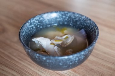 Tom lezzetli, Tayland deniz mahsulü baharatlı çorba..