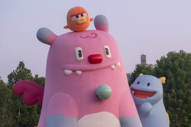 Seul, Güney Kore - 17 Haziran 2025: Seul, Hechi ve Soul Friends 'in resmi maskotu Boramae Park' taki efsanevi yaratığın yeniden canlandırılması..