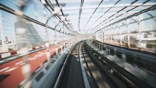 パート1 ビューのポイントゆりかもめの自動列車は 東京のお台場にレインボーブリッジを渡って前方に移動します 先進交通システム アジア観光 交通技術の概念 — ストック動画