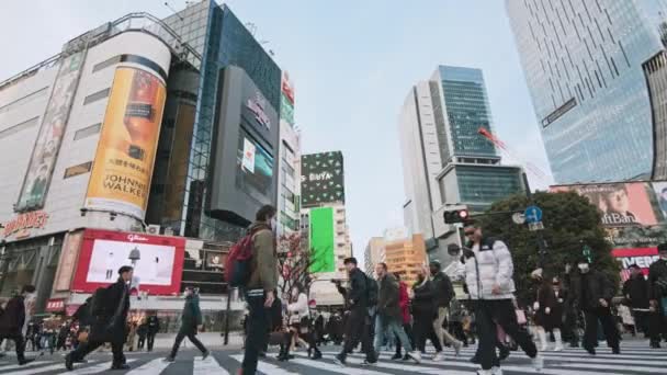 Tokyo Japan Dec 2022 Crowd People Walk Cross Shibuya Scramble — Stockvideo