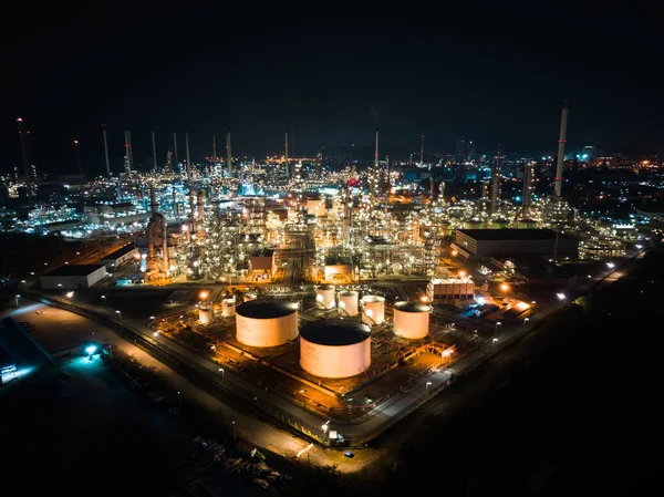 Διυλιστήριο Πετρελαίου Βιομηχανική Περιοχή Νύχτα Τηλεκατευθυνόμενη Εναέρια Θέα Παραγωγή Καυσίμων — Φωτογραφία Αρχείου