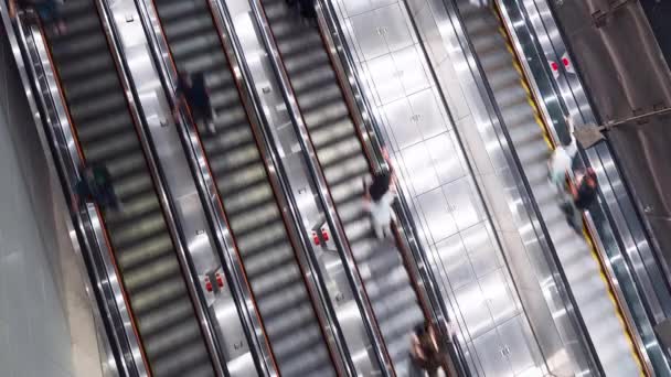 Ázsiai Emberek Időeltolódása Mozgólépcsőn Hongkongi Metróállomáson Tömegközlekedés Ázsiai Városi Élet — Stock videók